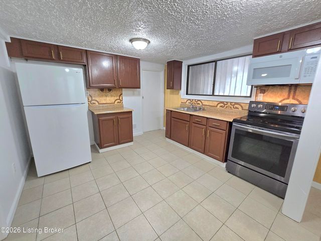 5408 Rolling Ridge Rd, Louisville, KY 40214