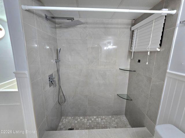 5408 Rolling Ridge Rd, Louisville, KY 40214