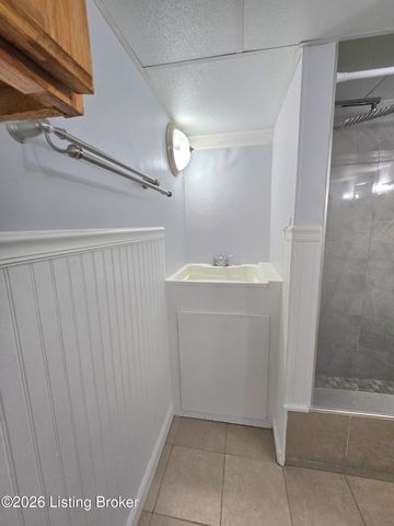 5408 Rolling Ridge Rd, Louisville, KY 40214