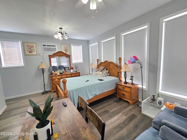 5408 Rolling Ridge Rd, Louisville, KY 40214