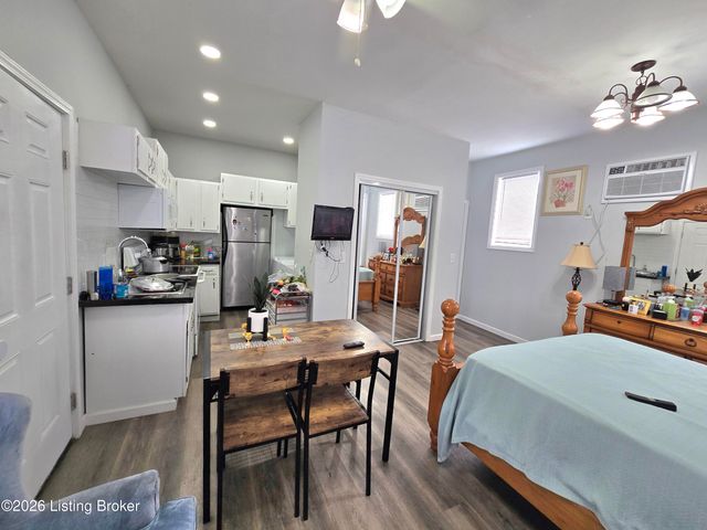 5408 Rolling Ridge Rd, Louisville, KY 40214