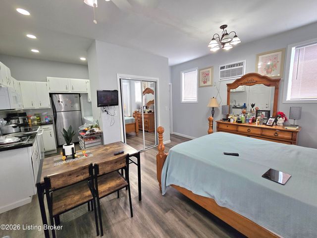 5408 Rolling Ridge Rd, Louisville, KY 40214
