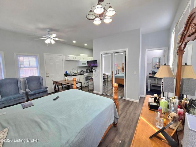 5408 Rolling Ridge Rd, Louisville, KY 40214