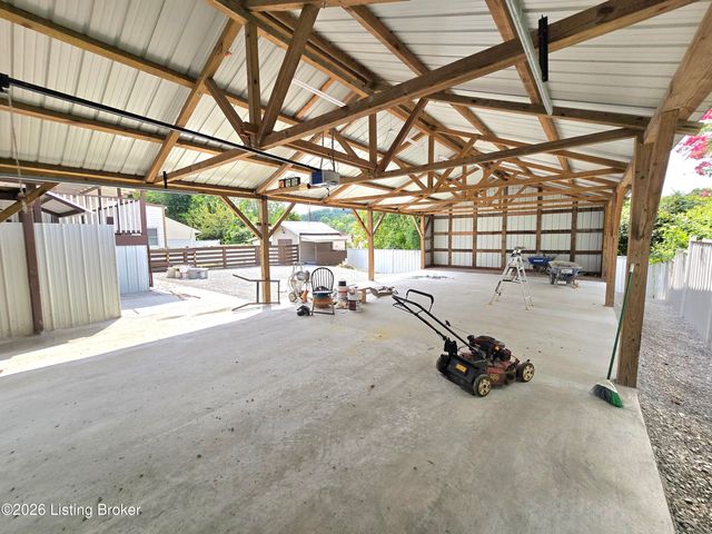 5408 Rolling Ridge Rd, Louisville, KY 40214
