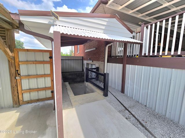 5408 Rolling Ridge Rd, Louisville, KY 40214