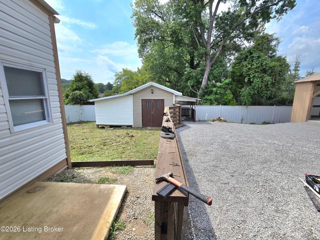 5408 Rolling Ridge Rd, Louisville, KY 40214