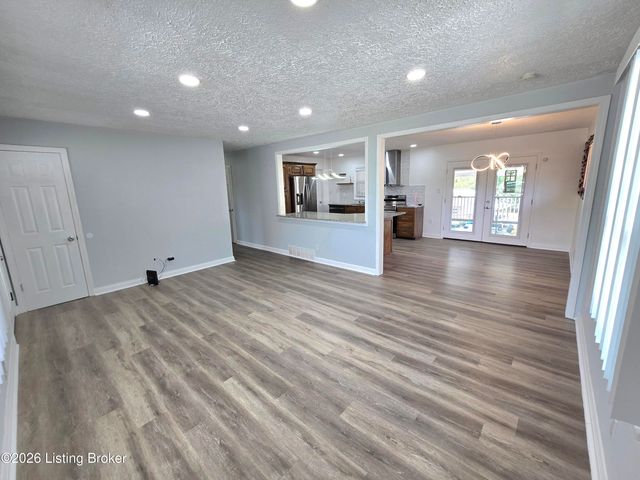 5408 Rolling Ridge Rd, Louisville, KY 40214
