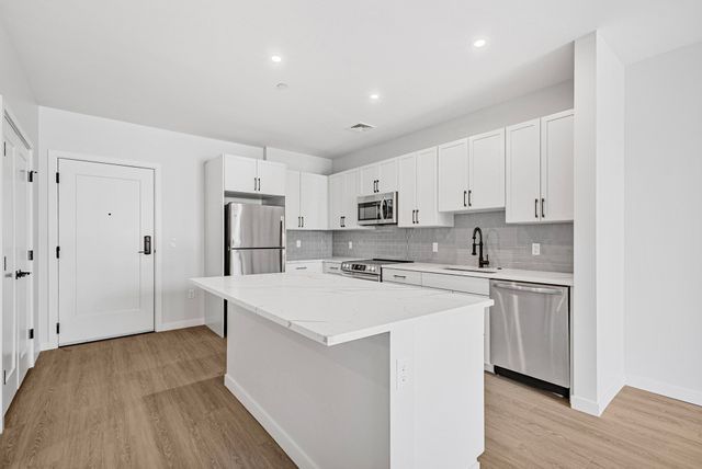 6 Rantoul St 203, Beverly, MA 01915