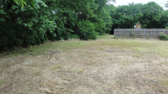 303 W College Street, Trenton, TX 75490