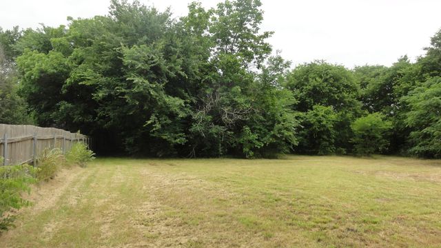 303 W College Street, Trenton, TX 75490