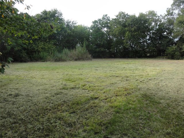303 W College Street, Trenton, TX 75490