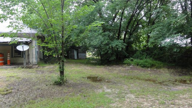 303 W College Street, Trenton, TX 75490