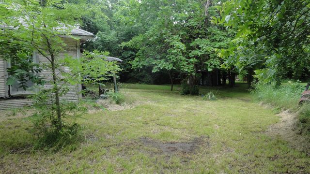 303 W College Street, Trenton, TX 75490