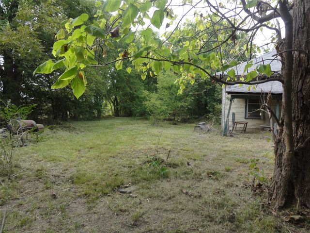 303 W College Street, Trenton, TX 75490
