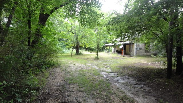303 W College Street, Trenton, TX 75490
