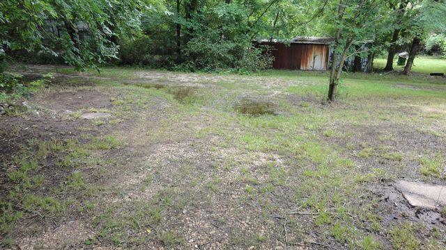 303 W College Street, Trenton, TX 75490
