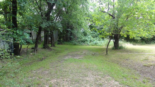 303 W College Street, Trenton, TX 75490