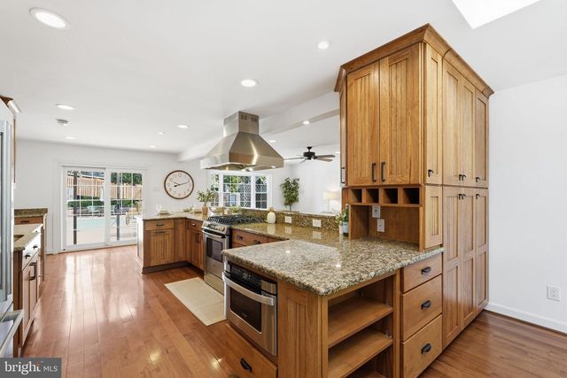 2423 ROCKY BRANCH RD, Vienna, VA 22181