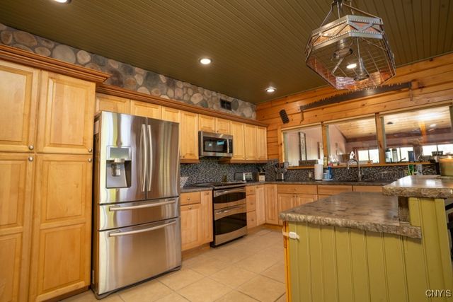 240 Mucky Run Rd, Frankfort, NY 13340