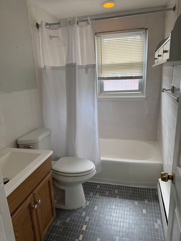 12 Essex Street 5, Quincy, MA 02171