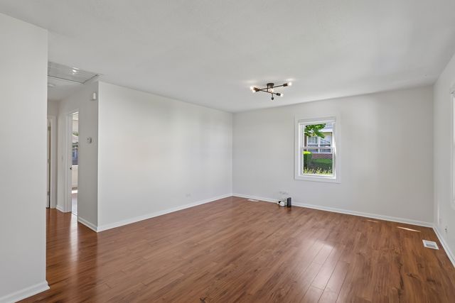 309 Northwestern Court A, Bloomingdale, IL 60108