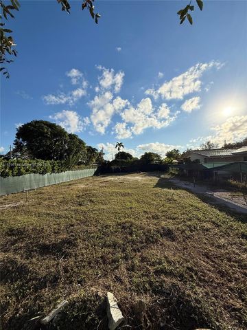 2121 SW 66th Ave, West Miami, FL 33155