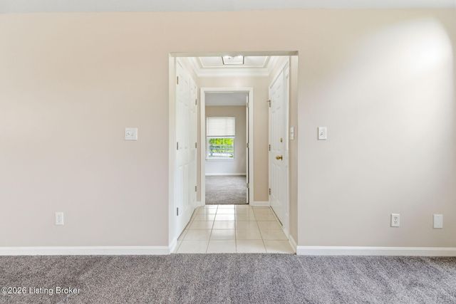 8604 Forest Way Dr, Louisville, KY 40258