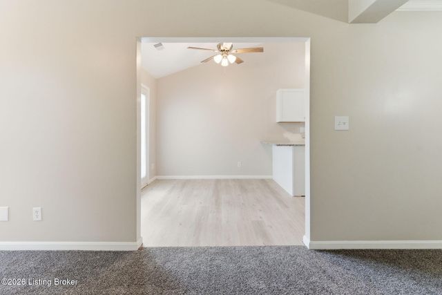 8604 Forest Way Dr, Louisville, KY 40258
