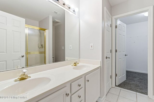 8604 Forest Way Dr, Louisville, KY 40258