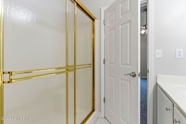 8604 Forest Way Dr, Louisville, KY 40258