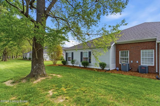8604 Forest Way Dr, Louisville, KY 40258