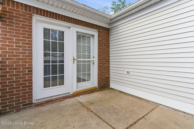 8604 Forest Way Dr, Louisville, KY 40258