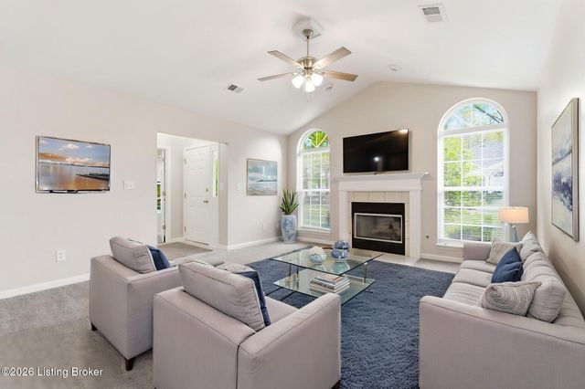 8604 Forest Way Dr, Louisville, KY 40258