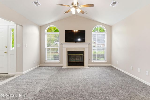 8604 Forest Way Dr, Louisville, KY 40258