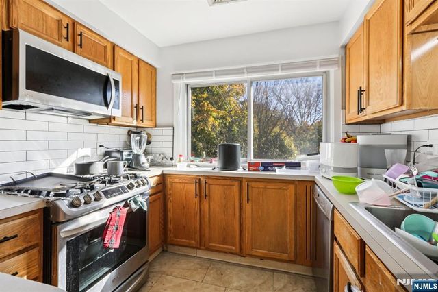 456 Morse Avenue, Ridgefield, NJ 07657