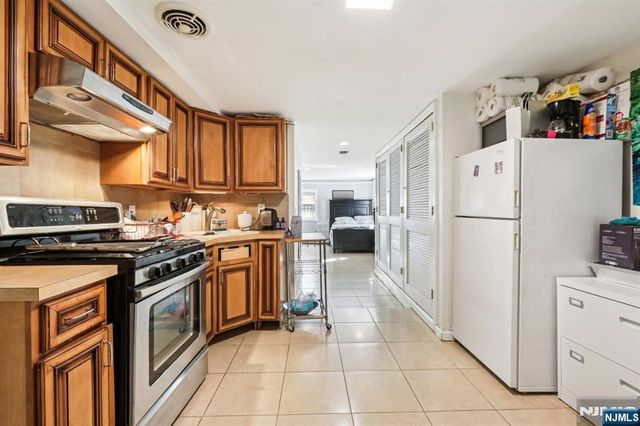 456 Morse Avenue, Ridgefield, NJ 07657