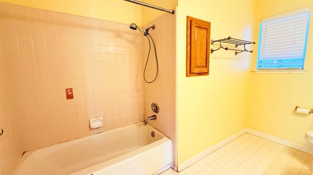 1778 E Niles Avenue, Fresno, CA 93720