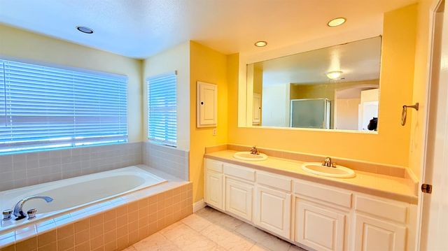 1778 E Niles Avenue, Fresno, CA 93720