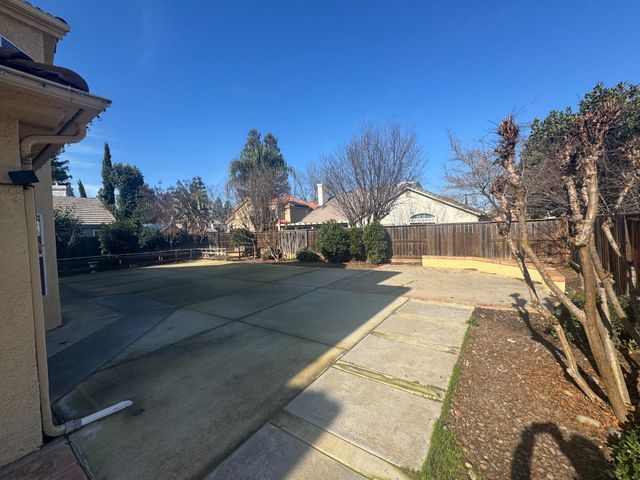 1778 E Niles Avenue, Fresno, CA 93720