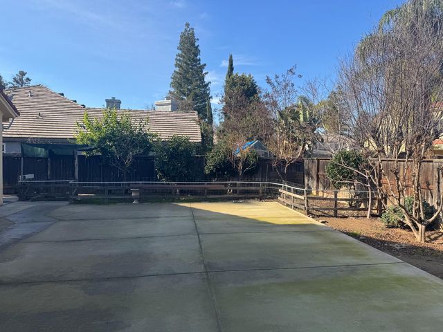 1778 E Niles Avenue, Fresno, CA 93720