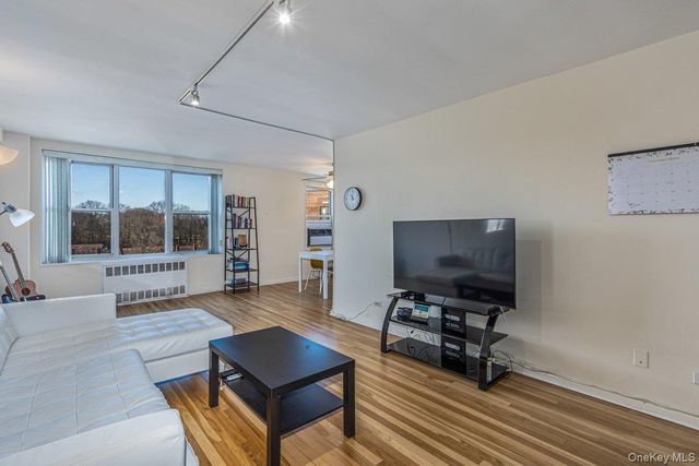 18-50 211 Street 6B, Bayside, NY 11360