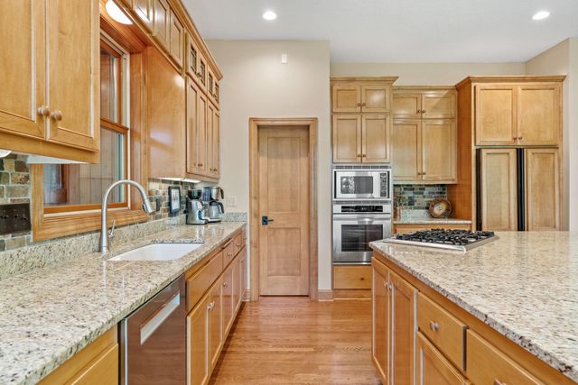 720 Timber Lane, Shoreview, MN 55126