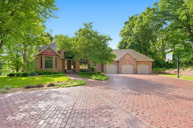 720 Timber Lane, Shoreview, MN 55126