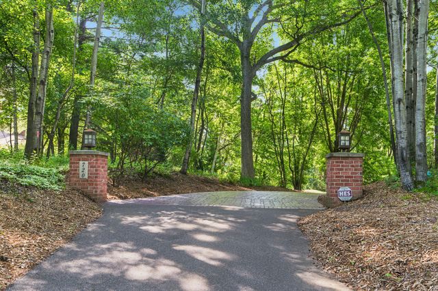 720 Timber Lane, Shoreview, MN 55126