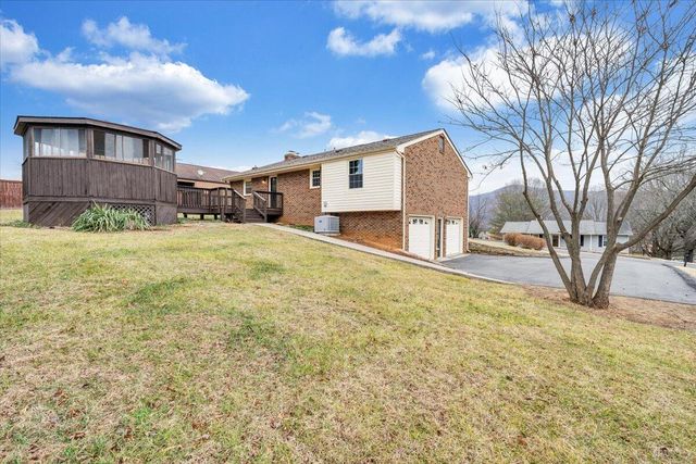 5030 Jonathan LN, Roanoke, VA 24019