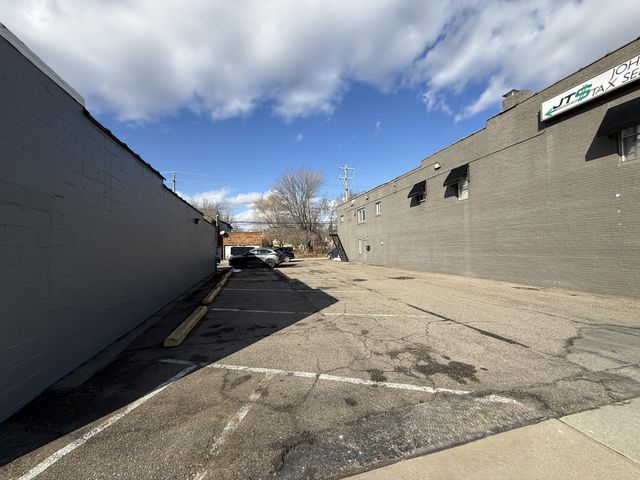 728 W 11 Mile Road, Madison Heights, MI 48071