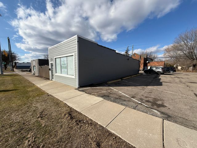 728 W 11 Mile Road, Madison Heights, MI 48071