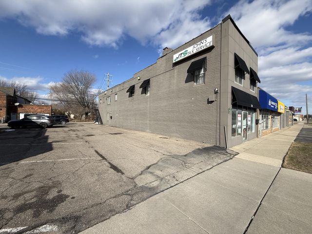 728 W 11 Mile Road, Madison Heights, MI 48071