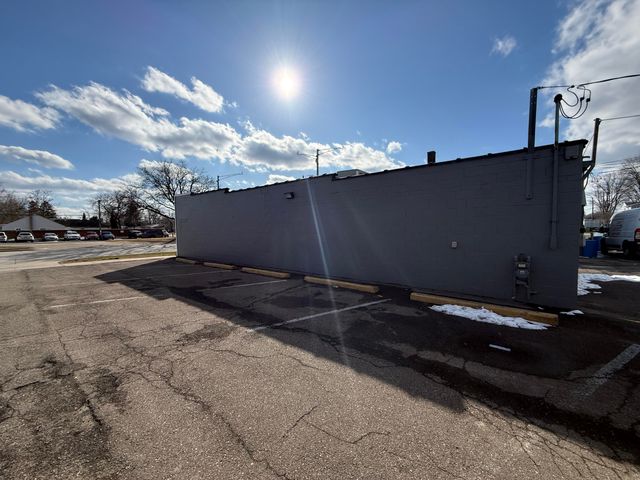 728 W 11 Mile Road, Madison Heights, MI 48071