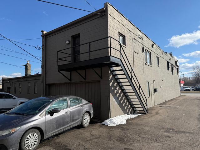 728 W 11 Mile Road, Madison Heights, MI 48071